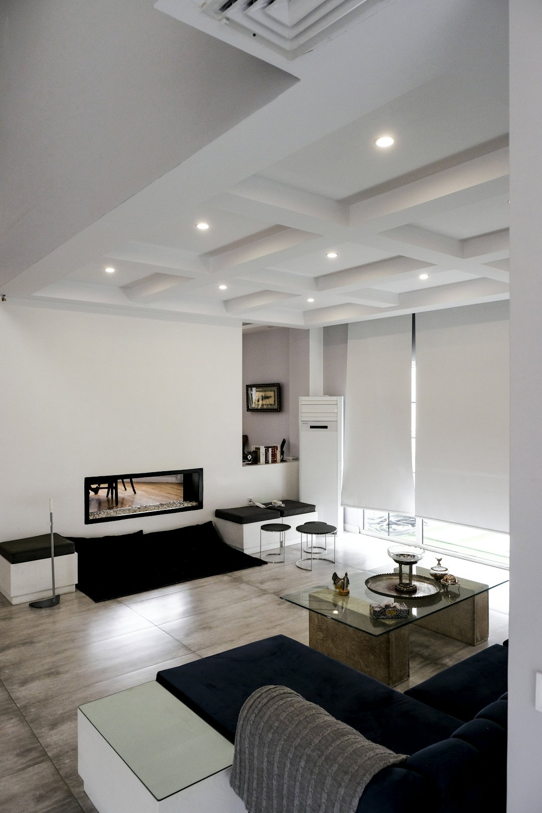 black-flat-screen-tv-on-black-tv-rack.jpg black flat screen tv on black tv rack
